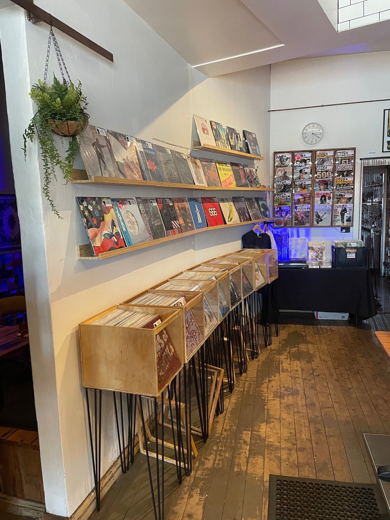 Side B Vinyl Bar